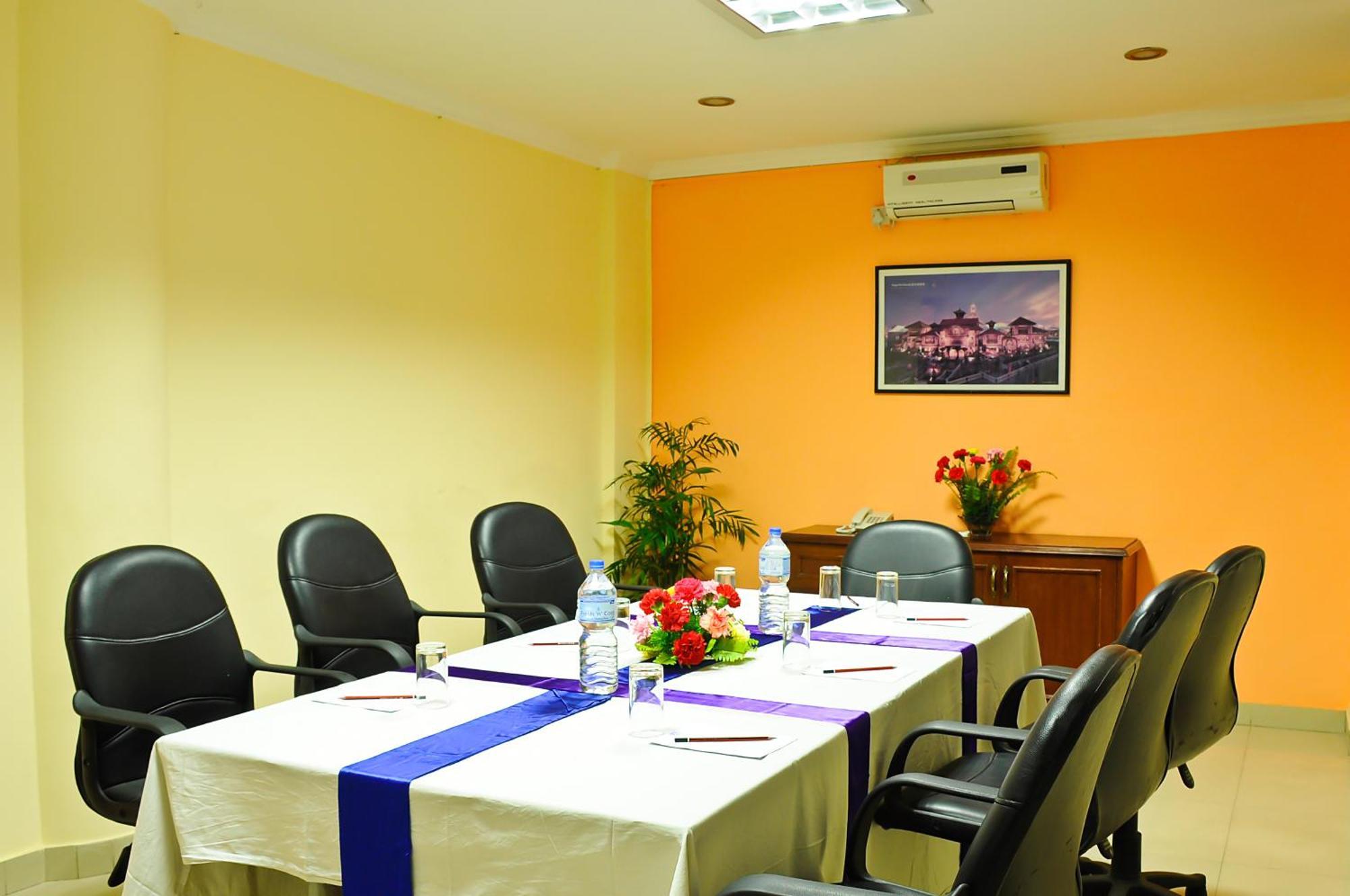 Airport Hotel Katmandu Dış mekan fotoğraf